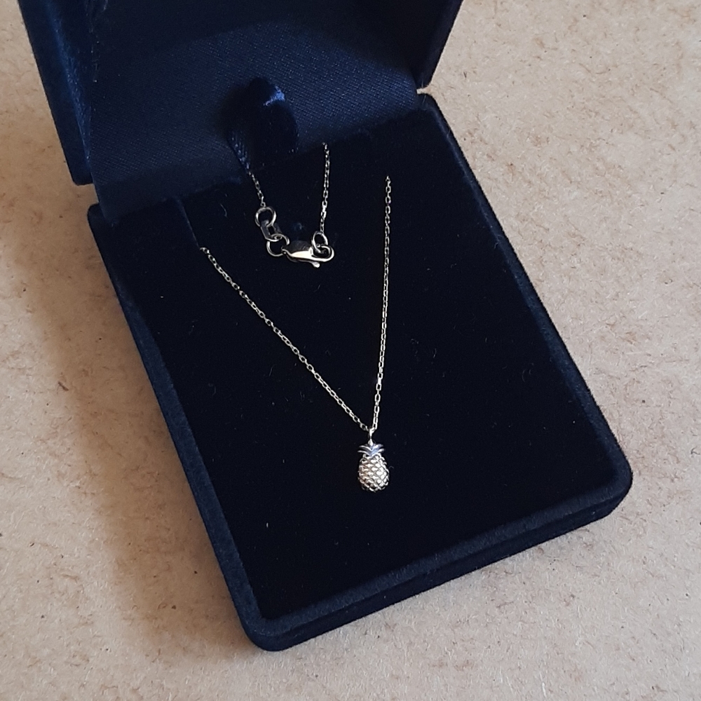 14k Solid Gold Chain And Tiny Pineapple Pendant. - image 1